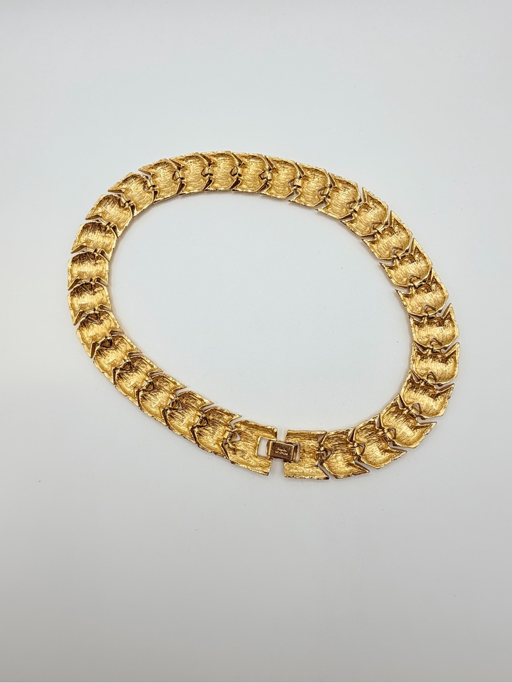 Vintage 80s Napier gold-plated basketweave collar necklace - Picture 3 of 6
